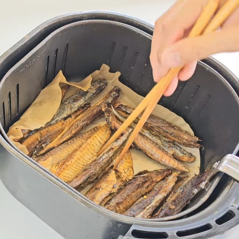 Bước 1 Nướng cá Cá khô giã ớt