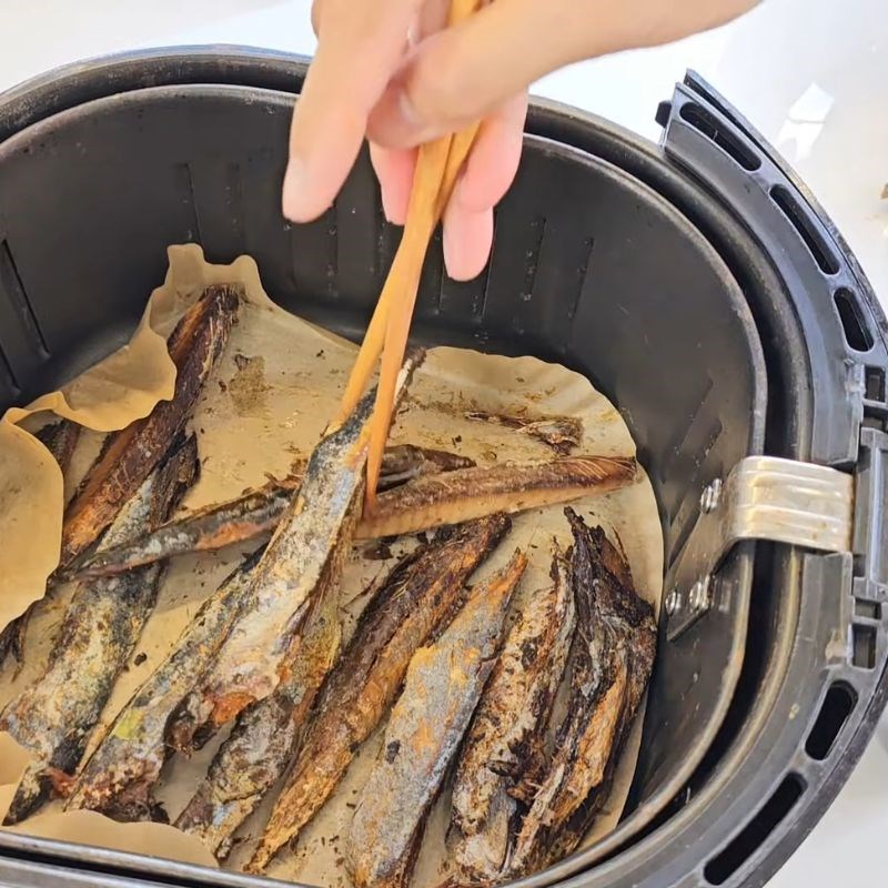 Bước 1 Nướng cá Cá khô giã ớt