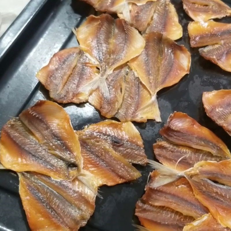 Bước 2 Nướng cá chỉ vàng Cá chỉ vàng nướng
