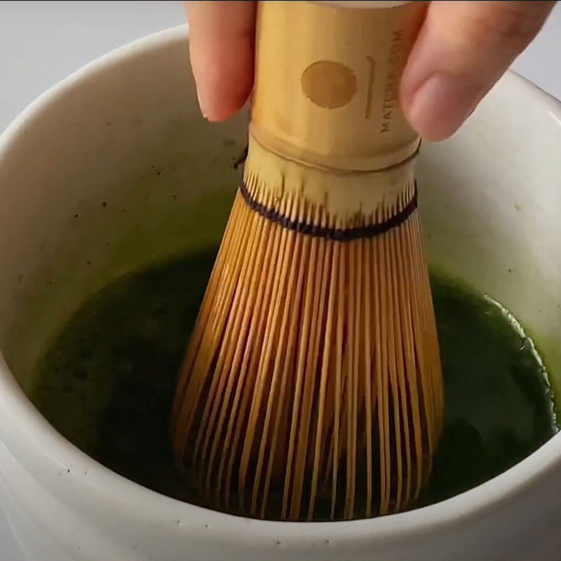Bước 1 Pha hỗn hợp matcha và đường Bia matcha