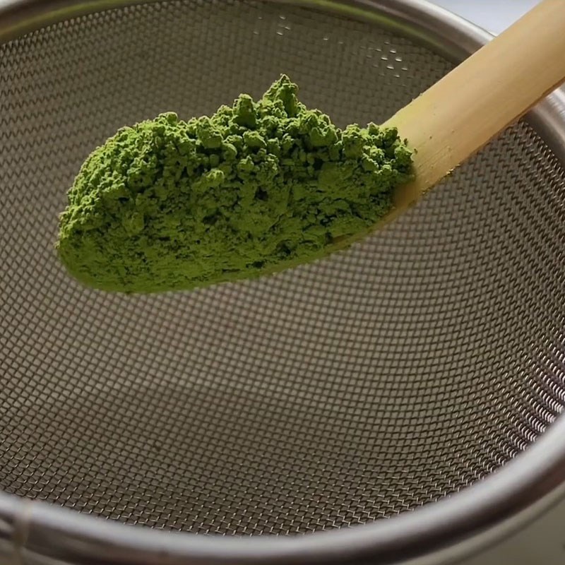 Bước 1 Pha hỗn hợp matcha và đường Bia matcha