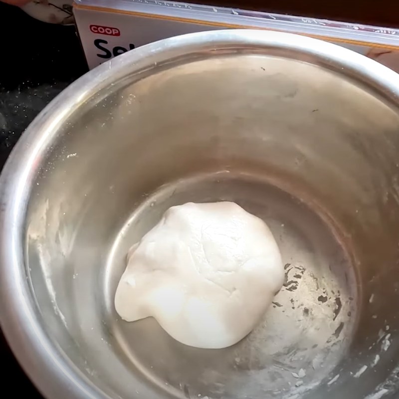 Bước 3 Pha màu bột Bánh con sùng