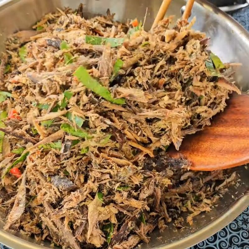 Bước 5 Rang khô Cá khô giã ớt