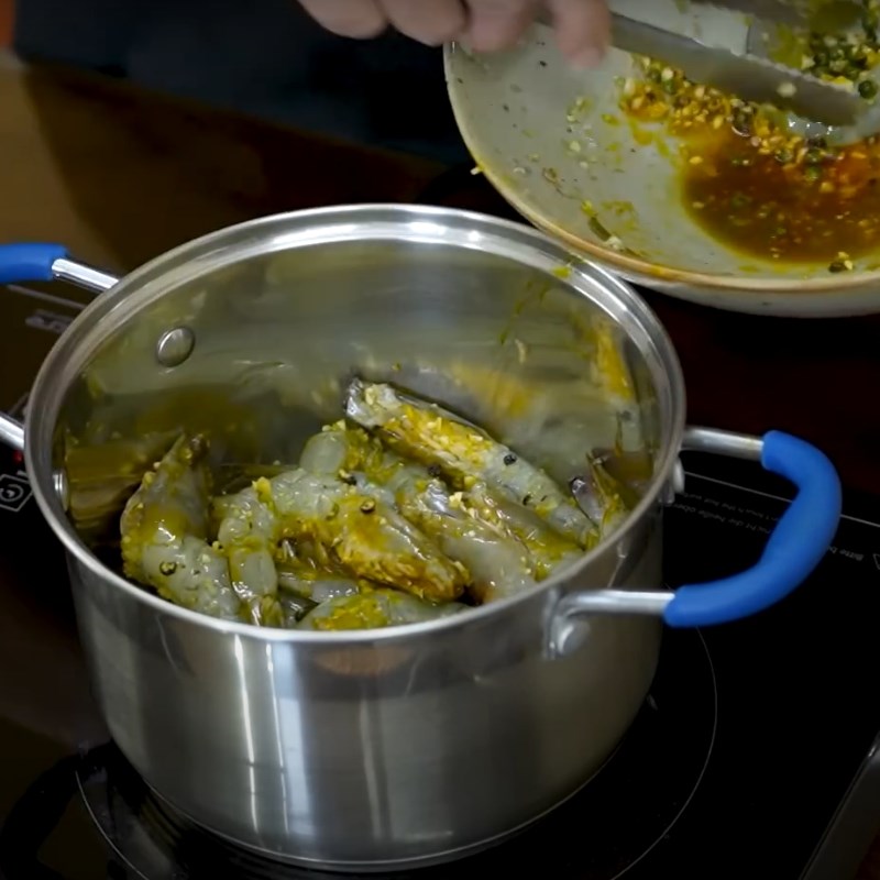 Bước 3 Rim tôm Tôm rim tiêu