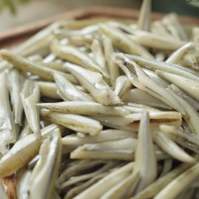 Bước 1 Rửa và ướp cá Cá cơm sấy giòn