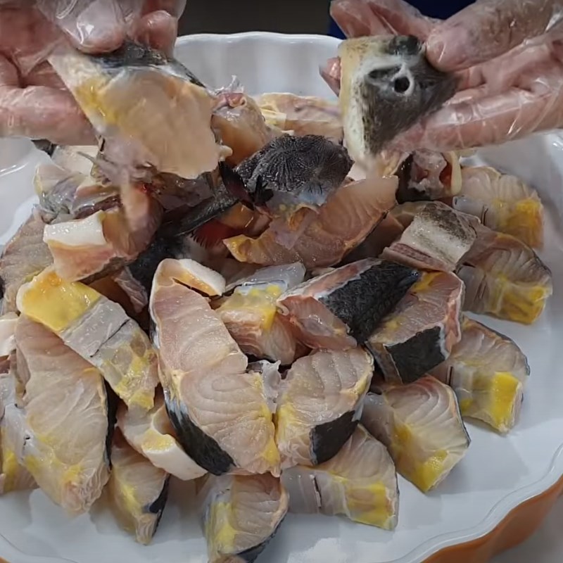 Bước 2 Sơ chế cá tầm Lẩu cá tầm Sapa