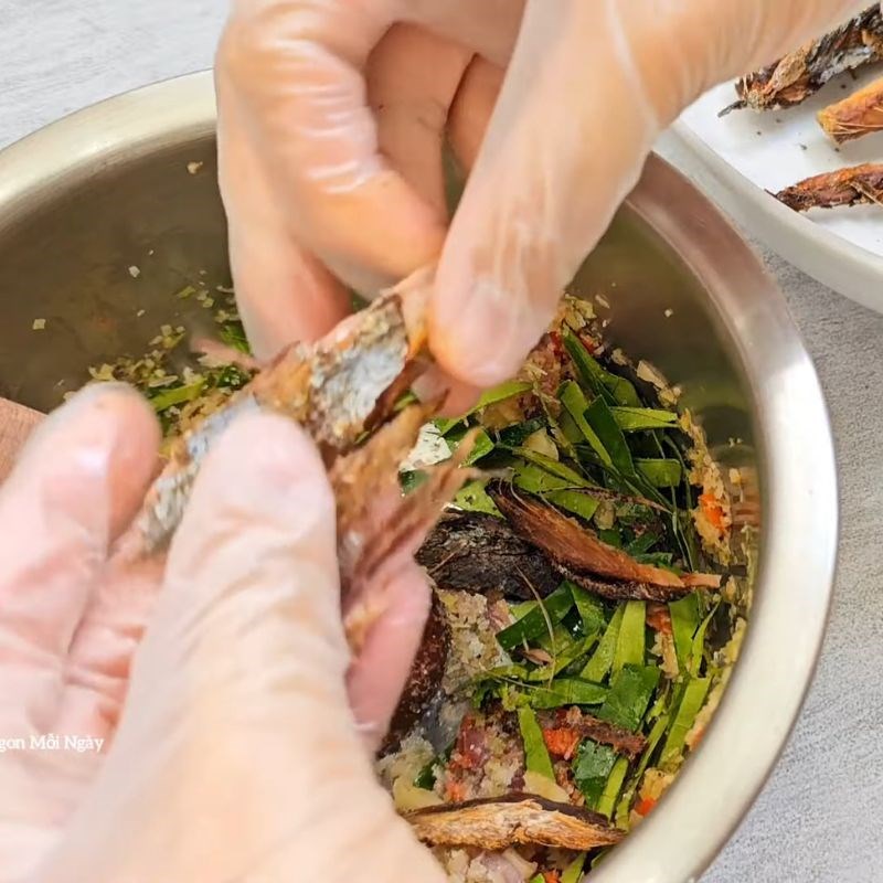 Bước 3 Sơ chế cá Cá khô giã ớt