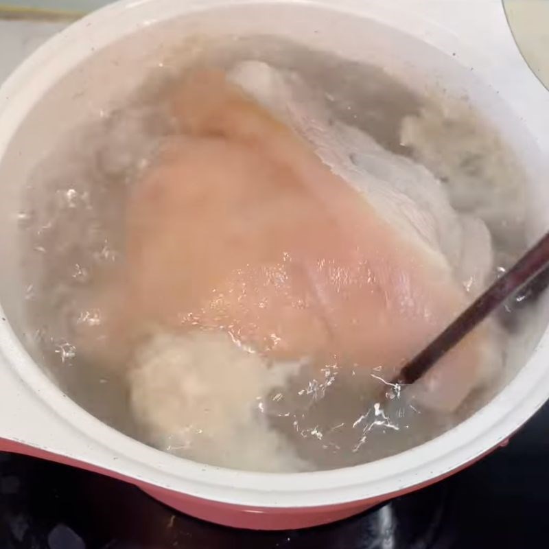 Bước 1 Sơ chế chân giò Chân giò hầm nguyên cái