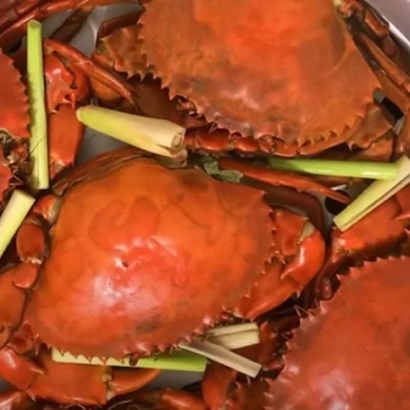 Bước 1 Sơ chế cua Cách làm cua sốt trứng muối chấm bánh mì