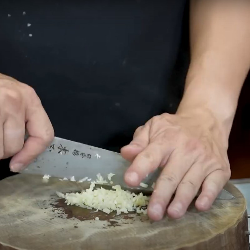 Bước 1 Sơ chế nguyên liệu Tôm rim tiêu