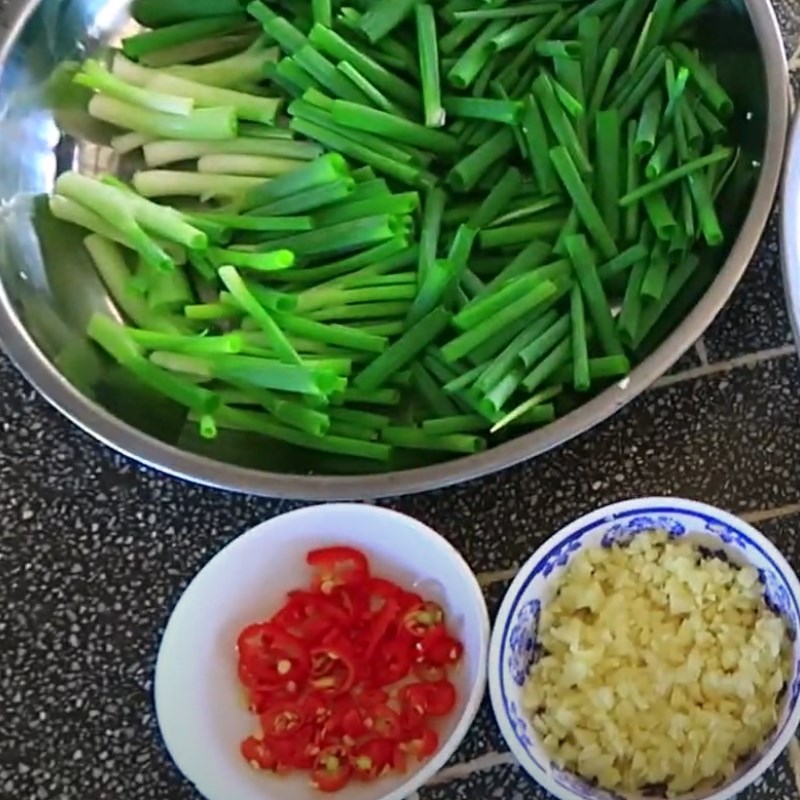 Bước 1 Sơ chế nguyên liệu Chuột xào lá cách