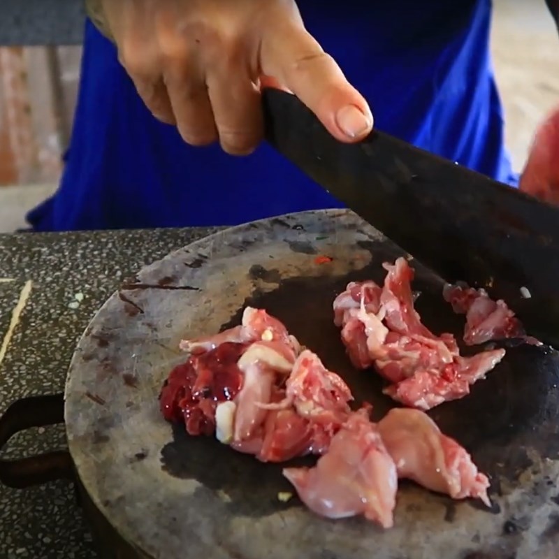 Bước 1 Sơ chế nguyên liệu Chuột xào lá cách