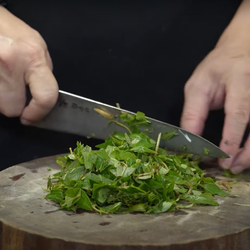 Bước 1 Sơ chế nguyên liệu Cá trê om riềng mẻ
