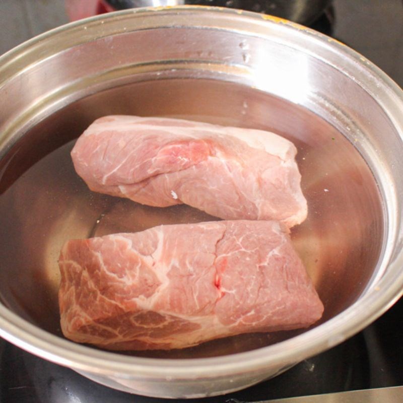 Bước 2 Sơ chế thịt heo nạc Ruốc hàu