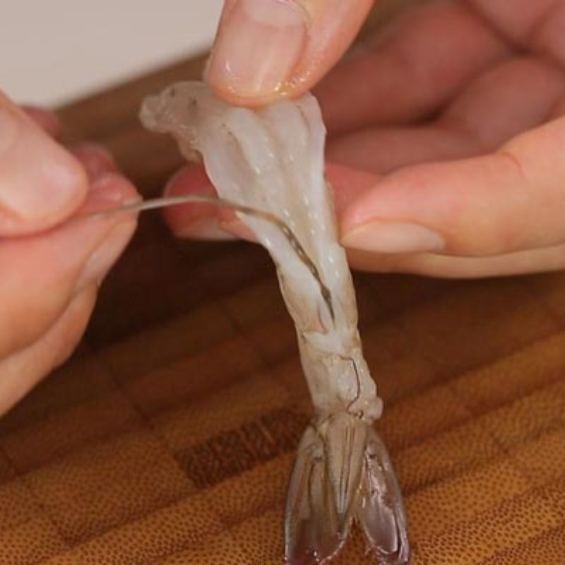 Bước 1 Sơ chế tôm Tôm sốt bơ tỏi chấm bánh mì