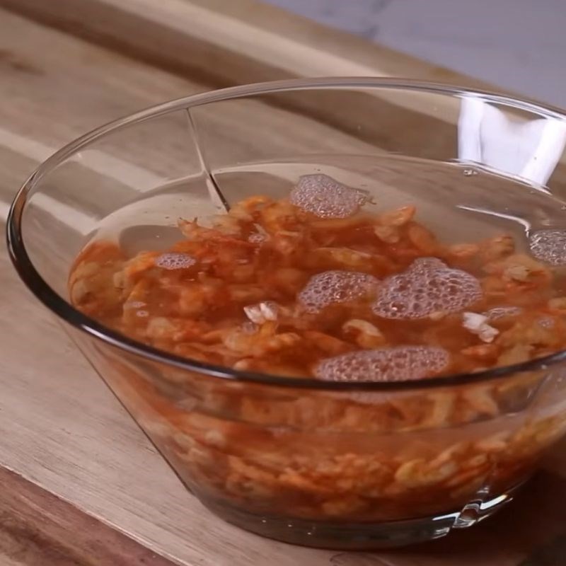 Bước 1 Sơ chế tôm khô Sốt sambal