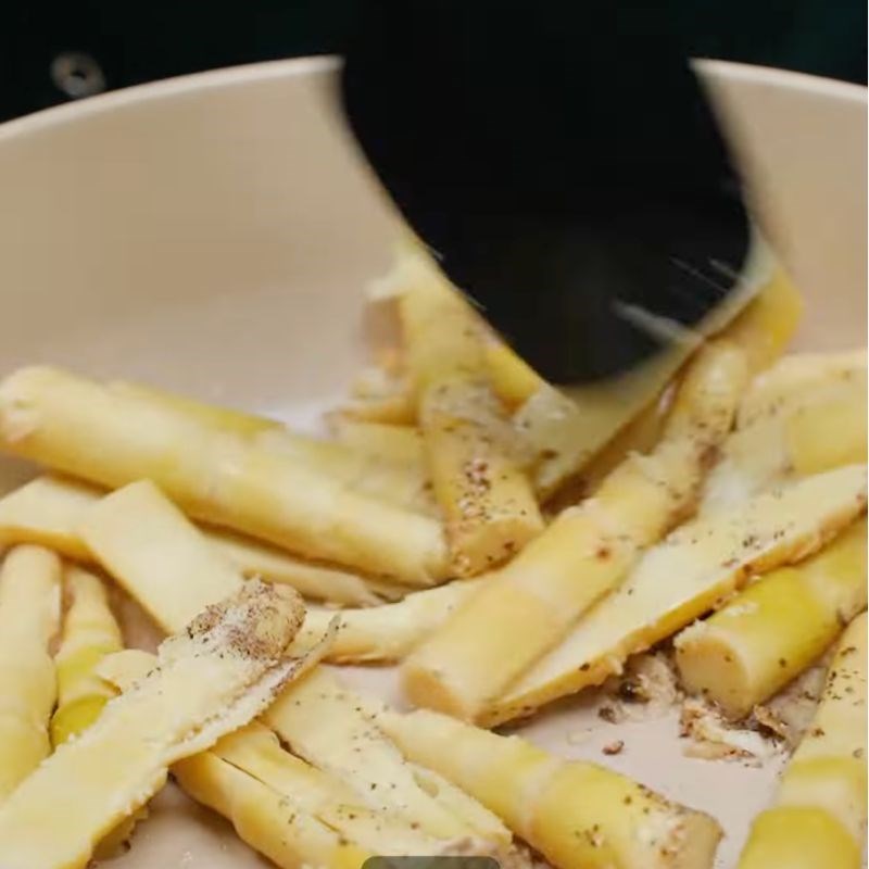 Bước 1 Sơ chế và xào măng Xôi măng