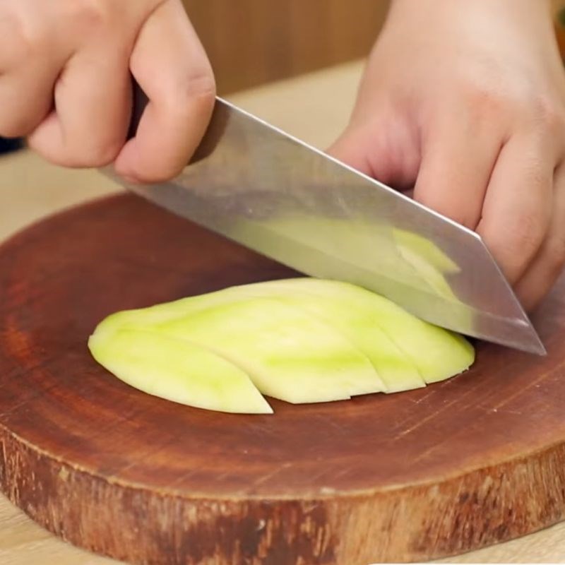 Bước 1 Sơ chế xoài Gân bò ngâm sả tắc