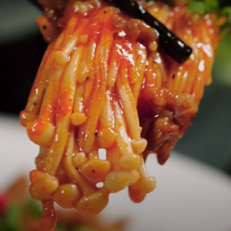 Bước 4 Thành phẩm Nấm kim châm sốt cay