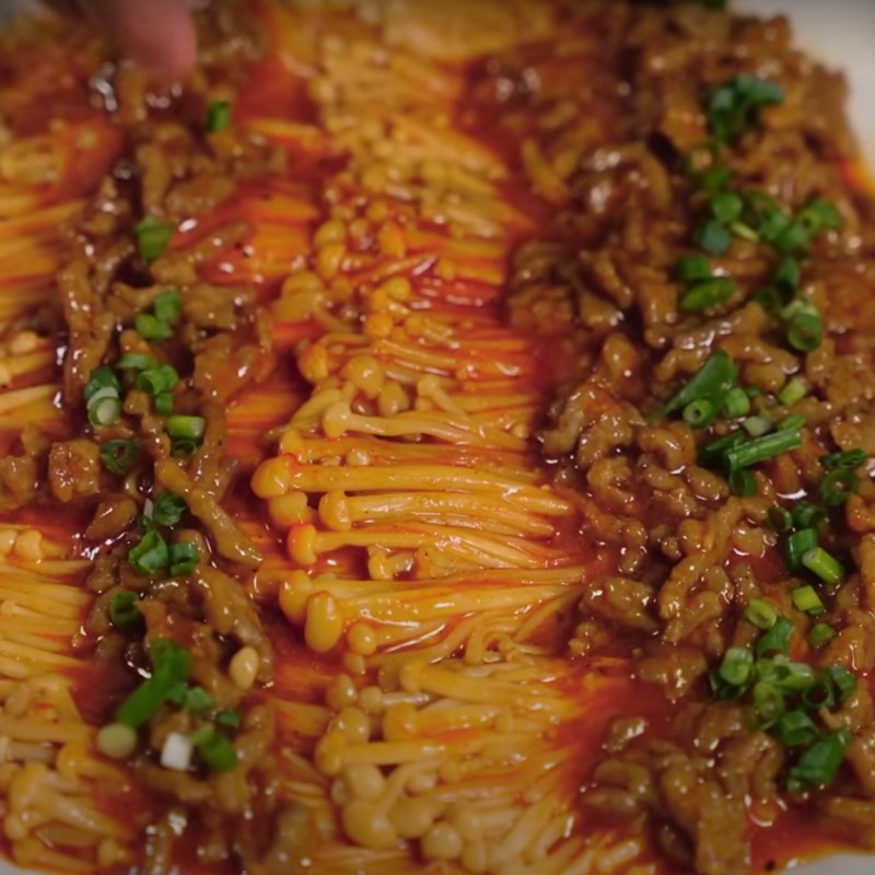 Bước 4 Thành phẩm Nấm kim châm sốt cay