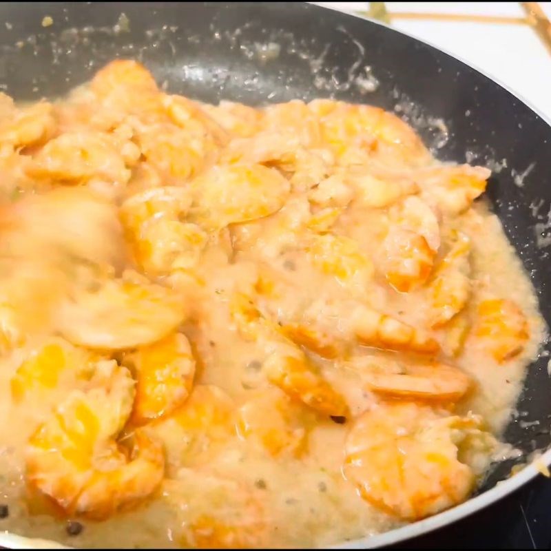 Bước 3 Thêm nước cốt dừa Tép rang dừa