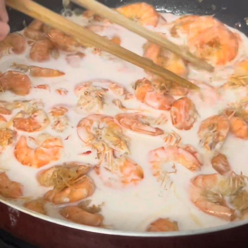 Bước 3 Thêm nước cốt dừa Tép rang dừa