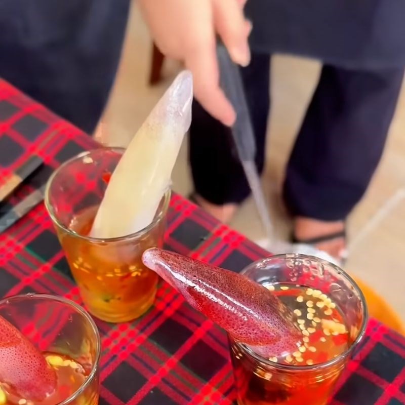 Bước 4 Thưởng thức Mực nhảy ăn sống