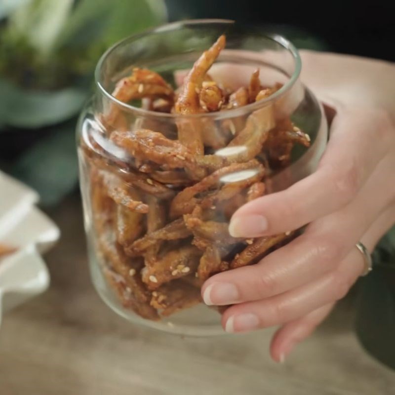 Bước 7 Thưởng thức và bảo quản Cá cơm sấy giòn