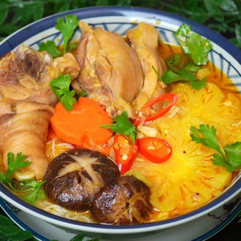 Bước 6 Trình bày và thưởng thức Gà nấu khóm