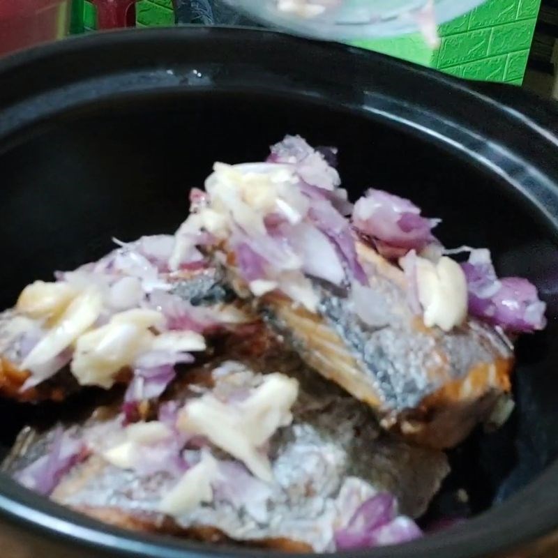 Bước 2 Ướp cá Cá hố kho tiêu