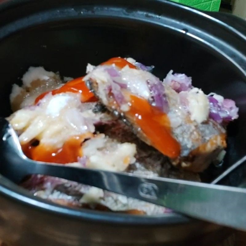 Bước 2 Ướp cá Cá hố kho tiêu