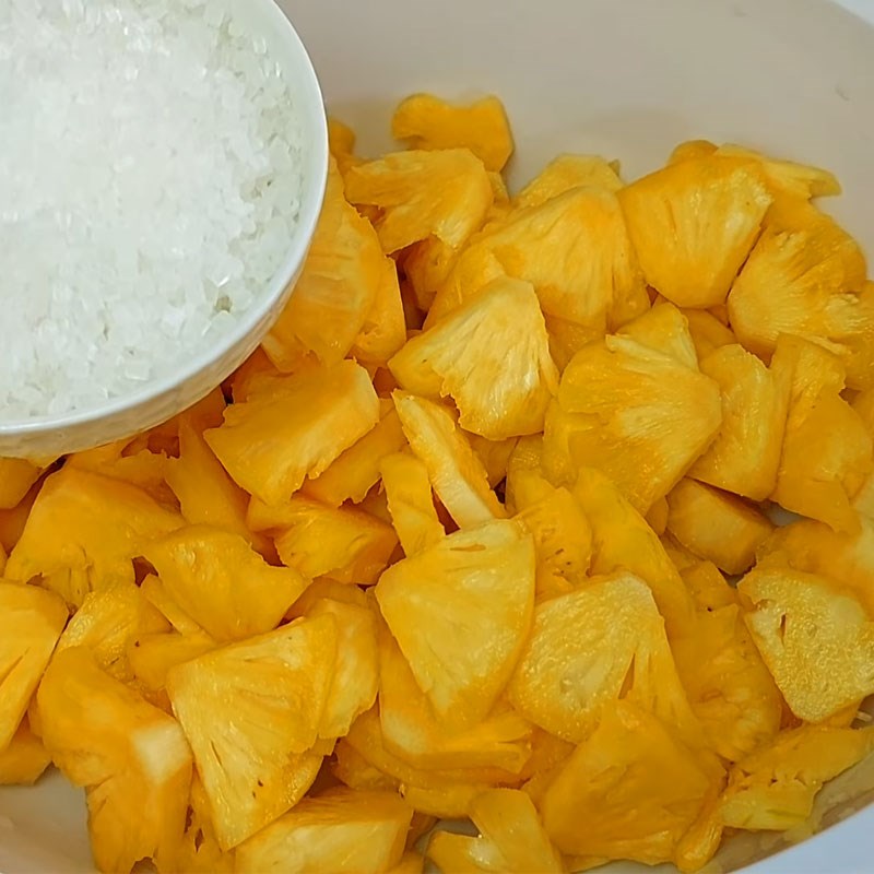 Bước 2 Ướp dứa với đường phèn Dứa ngâm đường phèn