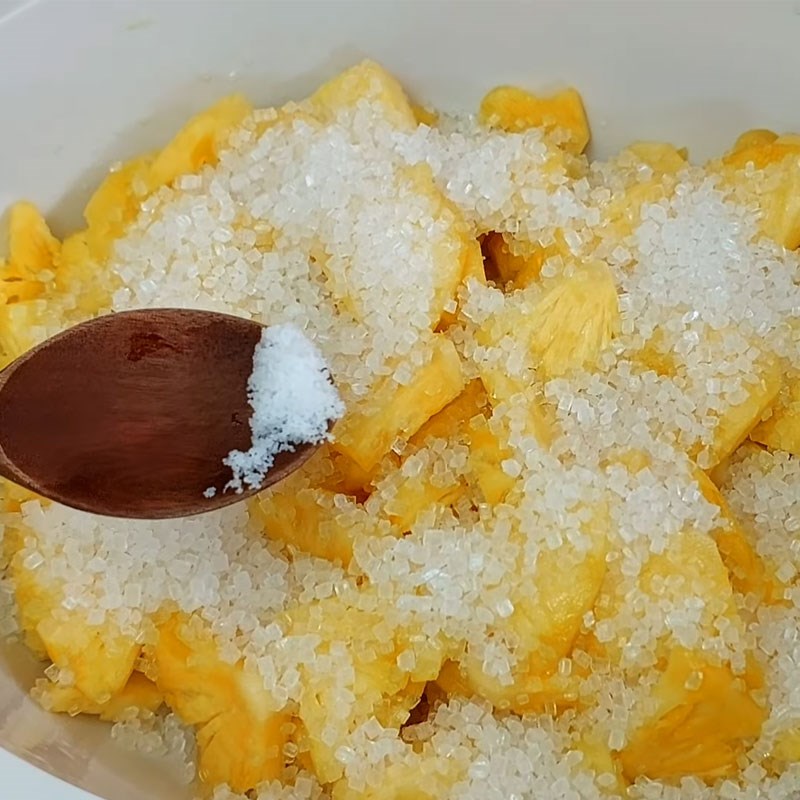 Bước 2 Ướp dứa với đường phèn Dứa ngâm đường phèn