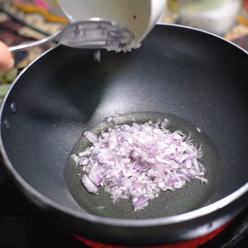 Bước 3 Xào cà chua Cá trích kho rục