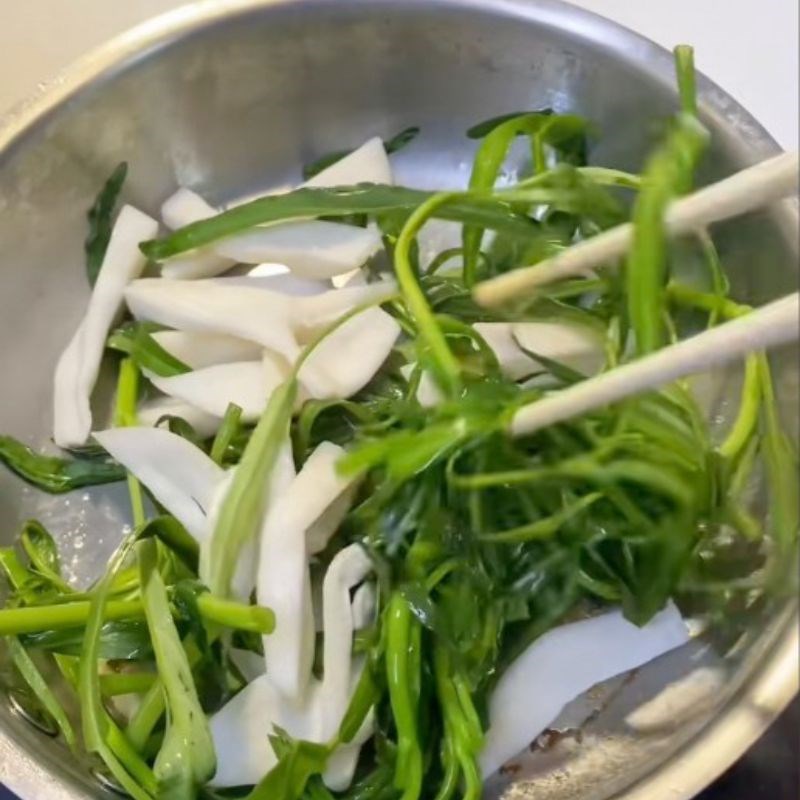 Bước 2 Xào các nguyên liệu khác Mì trộn Miliket