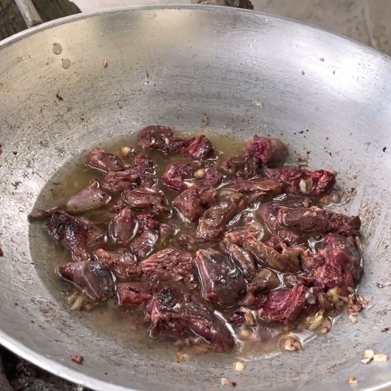 Bước 3 Xào cúm núm với bầu Cúm núm xào bầu