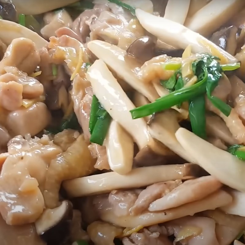 Bước 3 Xào gà với nấm đùi gà Gà xào nấm đùi gà