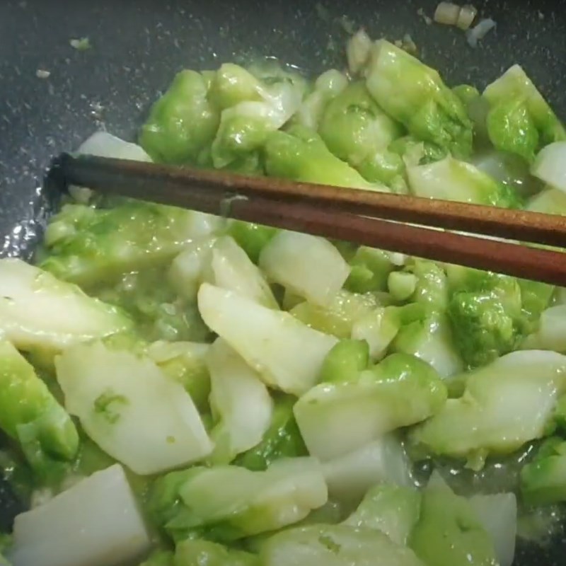Bước 3 Xào mầm đá Mầm đá xào tỏi
