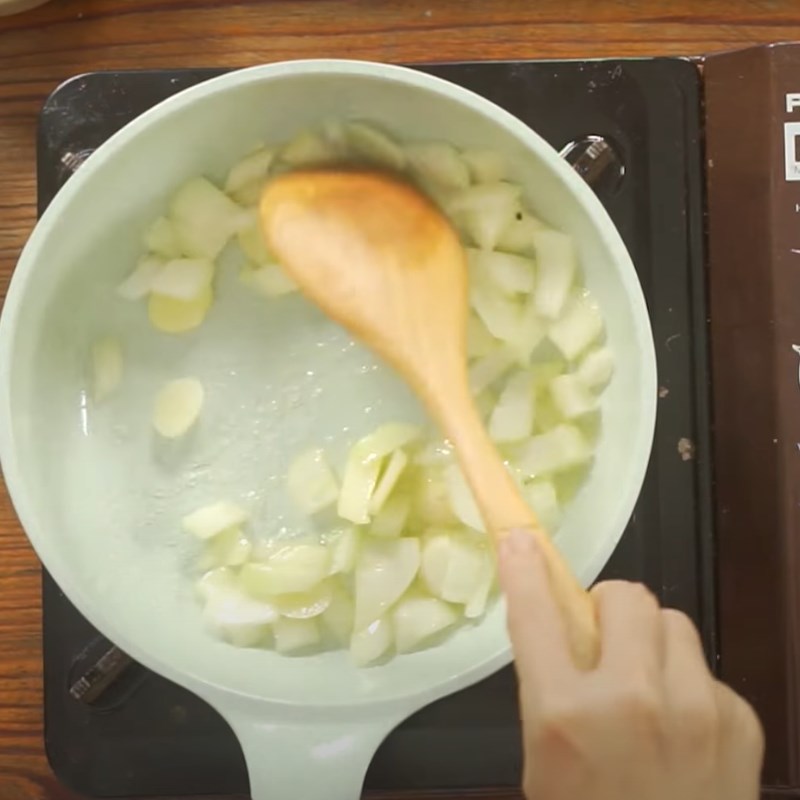Bước 2 Xào nấm Pate chay từ nấm