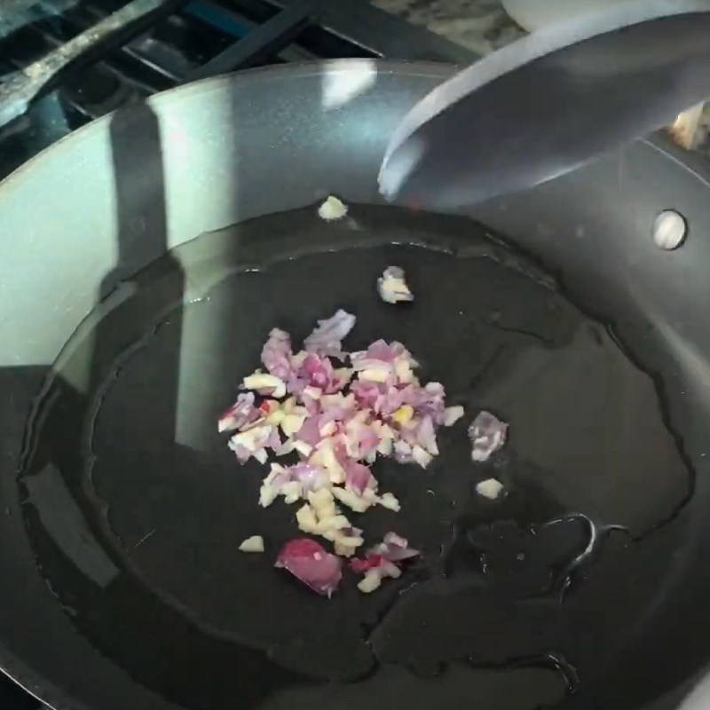 Bước 2 Xào thịt tôm Tôm chấy (từ tôm tươi)