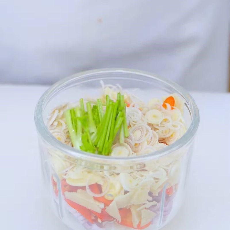 Bước 2 Xay nguyên liệu làm nước sốt Mực nhảy ăn sống