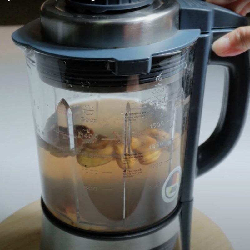 Bước 2 Xay sữa hạt Sữa hạt điều hạt sen