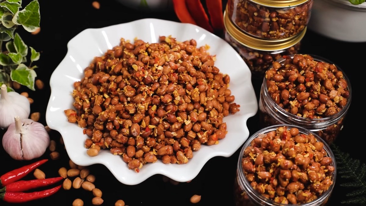 Lạc rang tỏi ớt (lạc rang cháy tỏi)