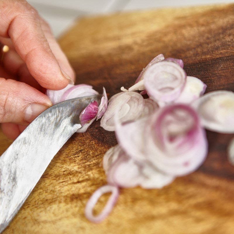 Bước 1 Sơ chế nguyên liệu Canh măng tiết