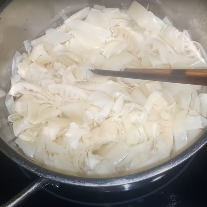 Bước 1 Sơ chế nguyên liệu Canh măng tiết