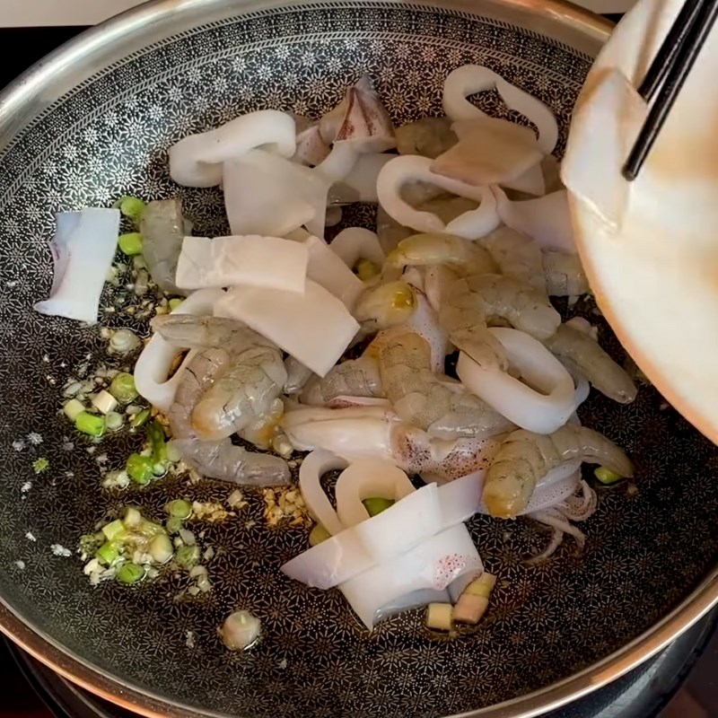 Bước 2 Sơ chế các nguyên liệu khác Bánh khọt bằng bột bánh xèo