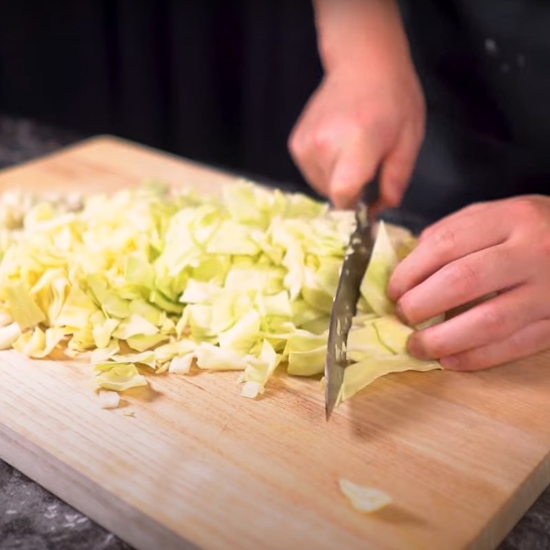 Bước 2 Cắt bắp cải và trộn bột Bánh xèo Nhật Bản - Okonomiyaki