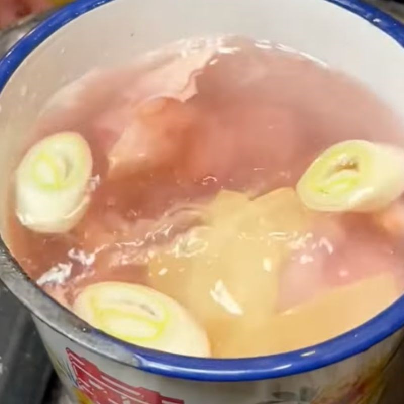 Bước 2 Chần sơ gà Canh sầu riêng hầm gà