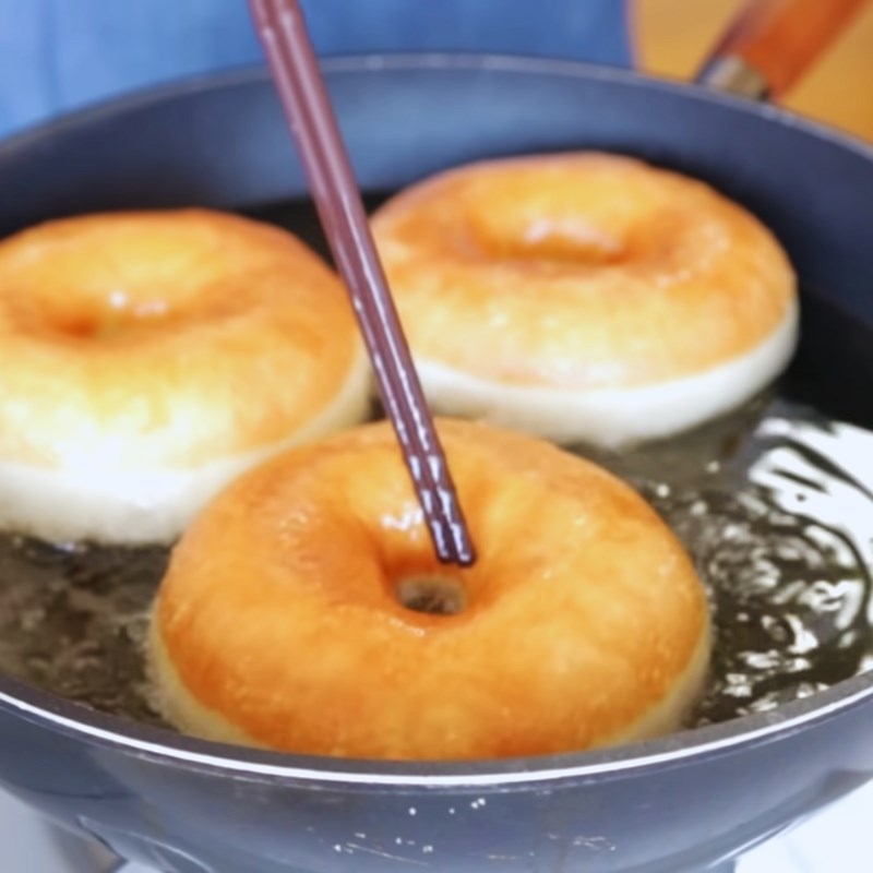 Bước 4 Chiên bánh donut Bánh donut đường
