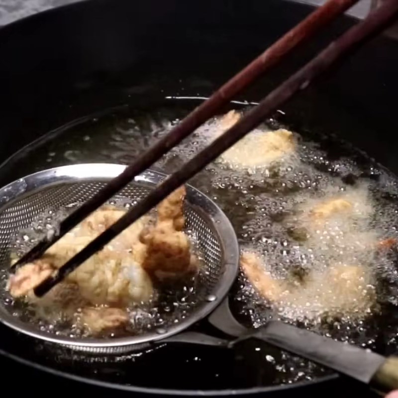 Bước 4 Chiên tôm Tôm sốt mayonnaise trái thơm